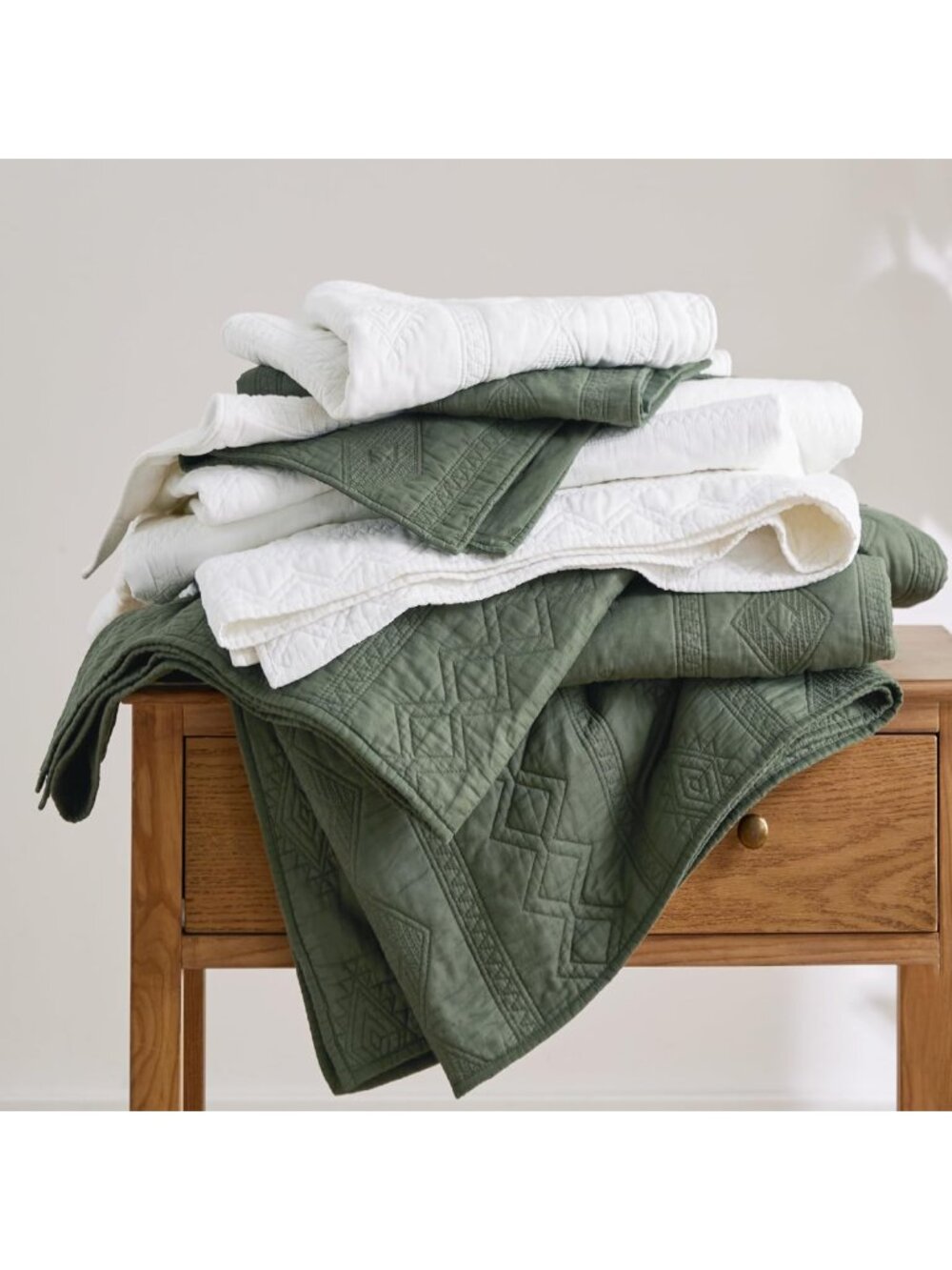 100% Cotton King Quilt Set - Soft Olive Green Bedspread for Cozy Home Decor - Picture 8 of 9